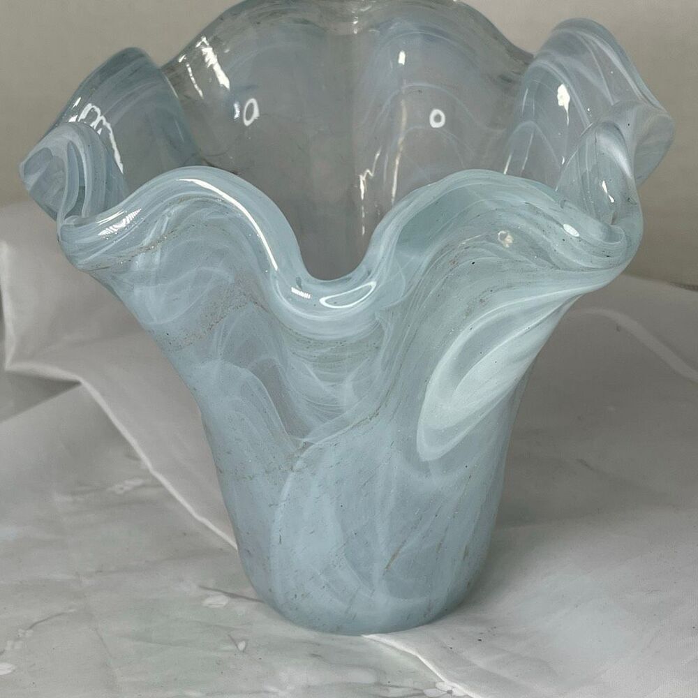 VTG Murano Italian art glass tulip handkerchief bowl.